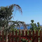 The Gwen Sarandë